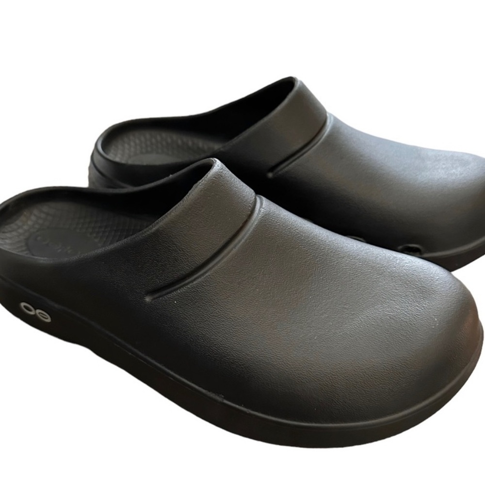 Oofos black excellent pre-owned condition